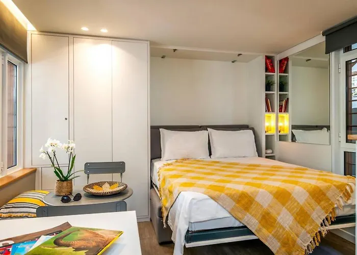 Cozy Nest At Acropolis Footsteps