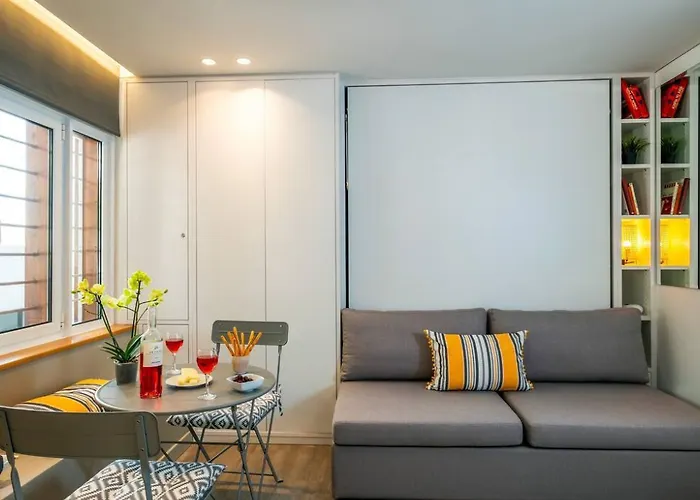 Cozy Nest At Acropolis Footsteps